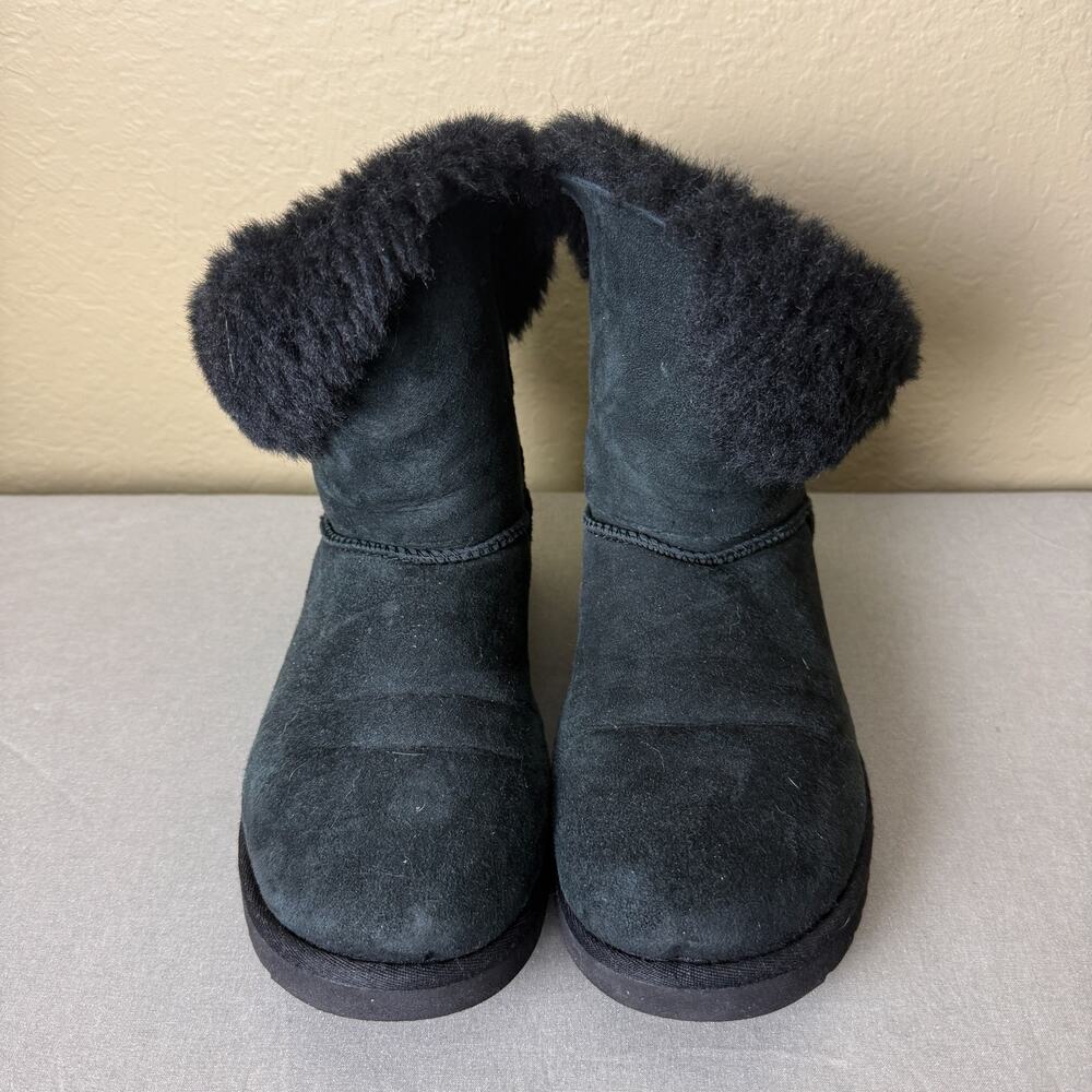 UGG Australia 5803 Womens Black Sheepskin Shearling Cuff Boots Size 10